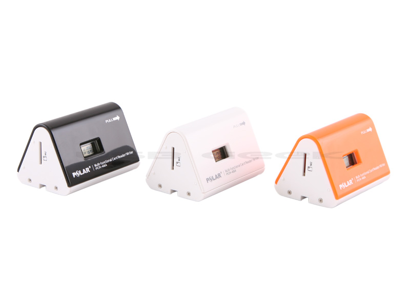 Illustration for article titled USB Card Reader Squeezes in a Thermometer and Digital Clock Too